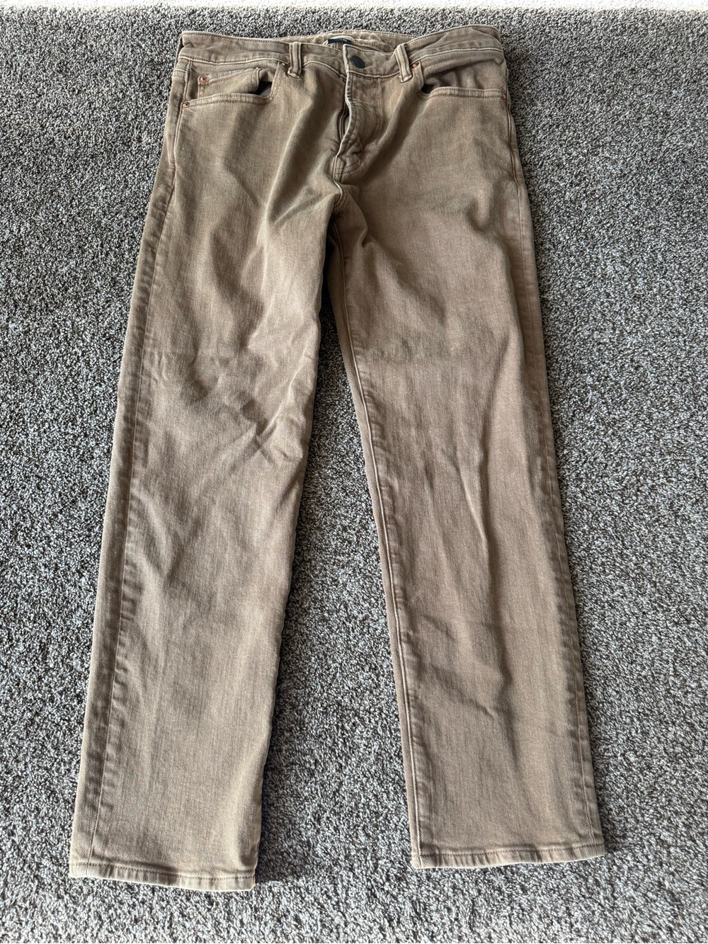 American Eagle Outfitters Men's straight leg in Taupe Brown